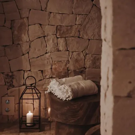 Borgo Montetorto 펜션 오스투니