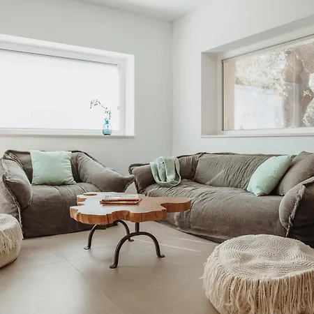Borgo Montetorto 펜션 오스투니