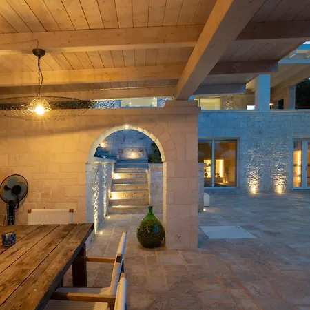 펜션 Borgo Montetorto 오스투니